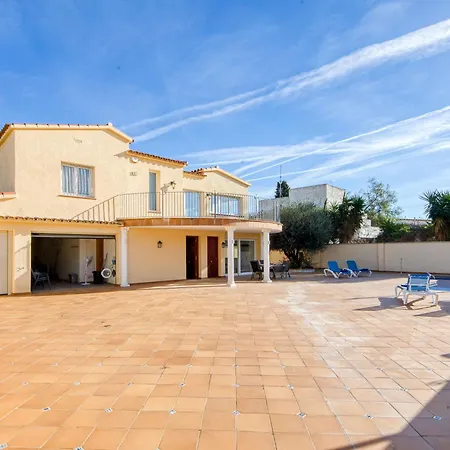 Holiday home Holiday Requesens 183 *