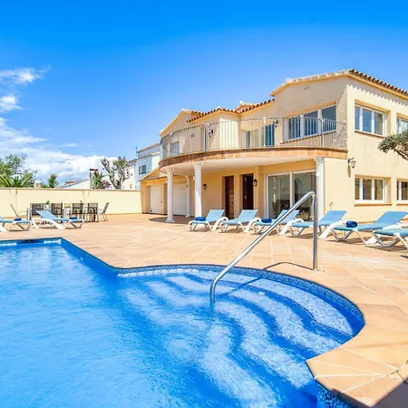 Holiday Requesens 183 Holiday home