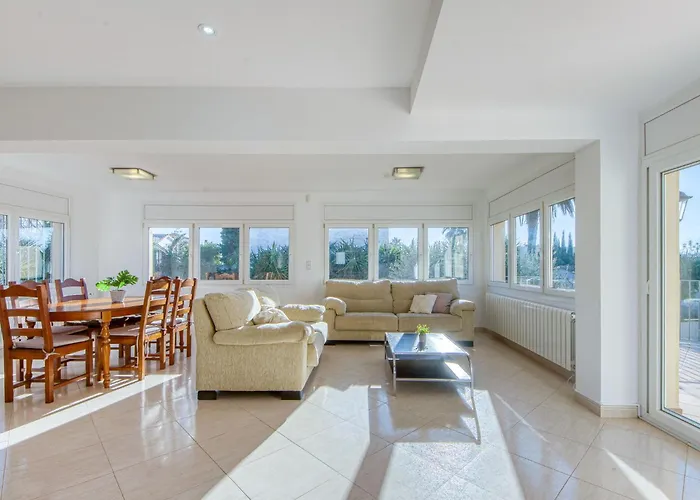 Requesens By Interhome